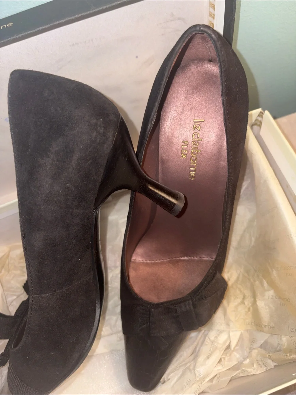 Liz Claiborne Black Suede Pointed Toe Pumps with Bow Accent